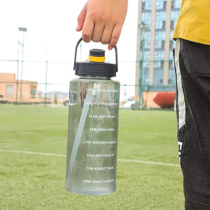 Grande bouteille d'eau de motivation en plastique PP sans BPA pour sportifs et étudiants occasions spéciales