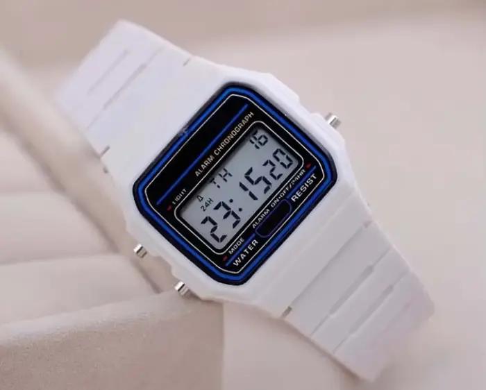 Montre numérique LED sport pour homme