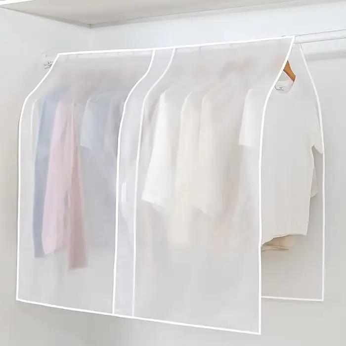 Housses de protection pour vêtements suspendus