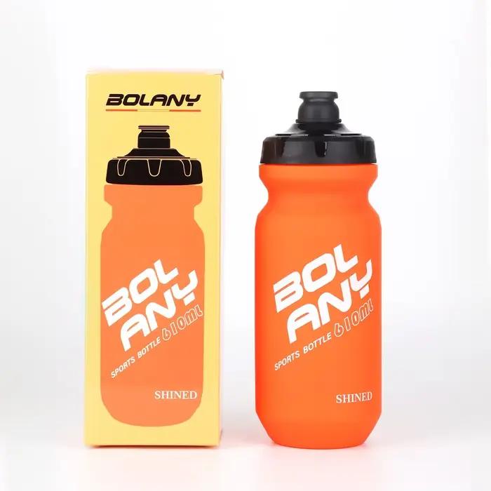 Bouteille d'eau sport 610 ml en plastique avec revêtement caoutchouc, gourde souple portable pour vé