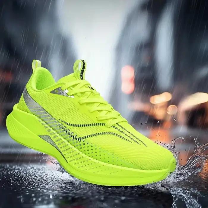 Chaussures de course avec plaque en carbone