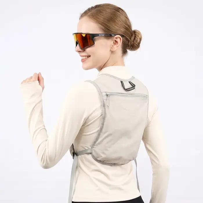 Gilet de course et de cyclisme léger avec poches réfléchissantes pour l'hydratation et le rangement du téléphone