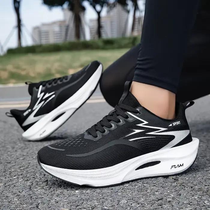 Chaussures de course pour femmes grandes tailles avec technologie de plaque en carbone