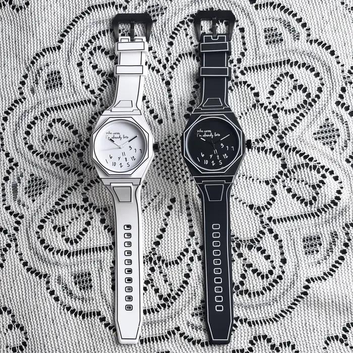 Schizche moderne 2D Montres de bande dessinée blanche