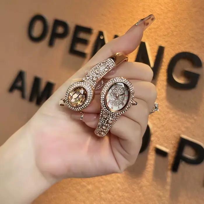 Montre bracelet en forme de serpent