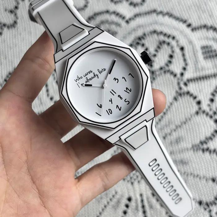 Schizche moderne 2D Montres de bande dessinée blanche