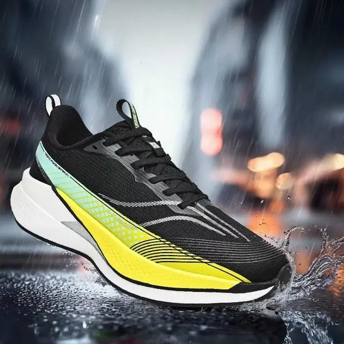 Chaussures de course avec plaque en carbone