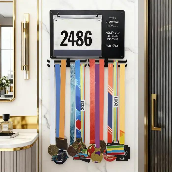 Présentoir de Médailles de Marathon Robuste et Élégant Style Américain Multifonctionnel pour Accrocher Médailles et Badges Course Occasions Spéciales Coureur Débutant Expérimenté