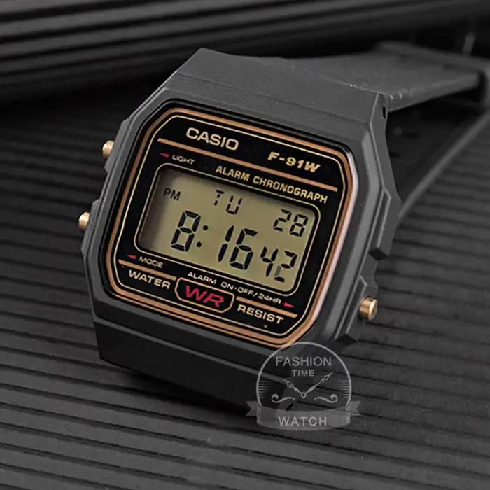 Casio petite montre carrée rétro design confortable style classique pour tenue décontractée mouvement numérique alarme résistance aux chocs et luminosité occasionnels sorties en ville voyages et événements spéciaux